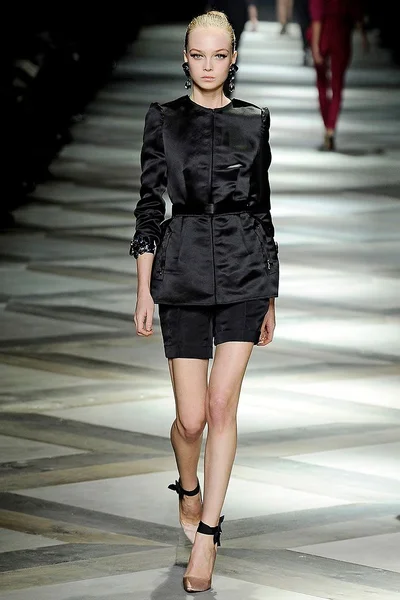Look 10